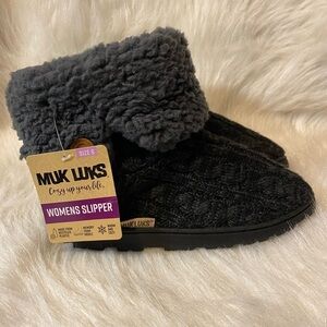 Muk Luks Slippers Boots Womens Size 6 Fuzzy Black Gray Slip On Shoes‎ NWT